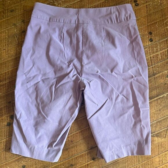 Chico’s So Slimming lavender Bermuda stretch 0.5/S shorts - Picture 3 of 3